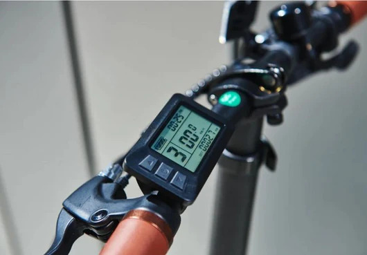 E-Gorides Digital Control, USB Port & Speedometer